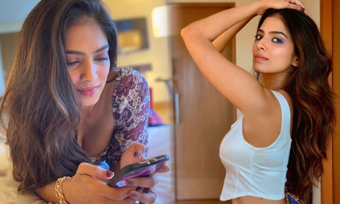 Stunning Beauty Malavika Mohanan Captivating Pictures-telugu Actress Photos Stunning Beauty Malavika Mohanan Captivating High Resolution Photo