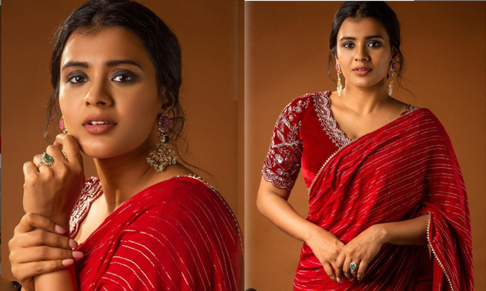 Tollywood Actress Hebah Patel Stands For Adorable Beauty - Actresshebah Hebah Patel Hebahpatel High Resolution Photo