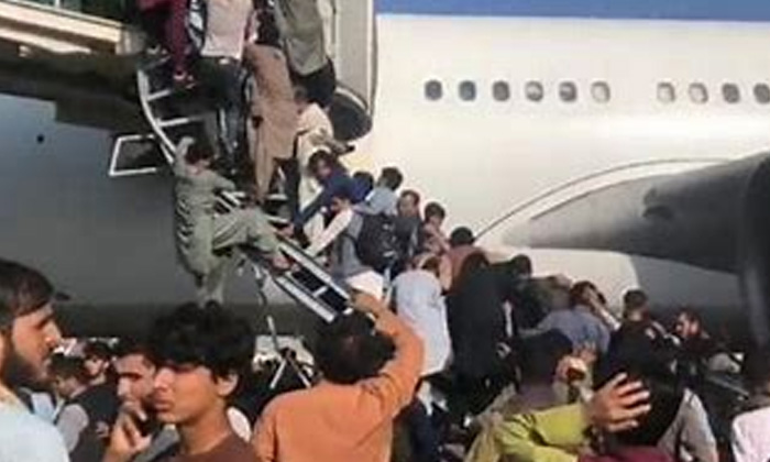  Viral Photo Of Over 640 Afghans Crammed Into Us Plane Defines Kabul Panic, Us Ai-TeluguStop.com