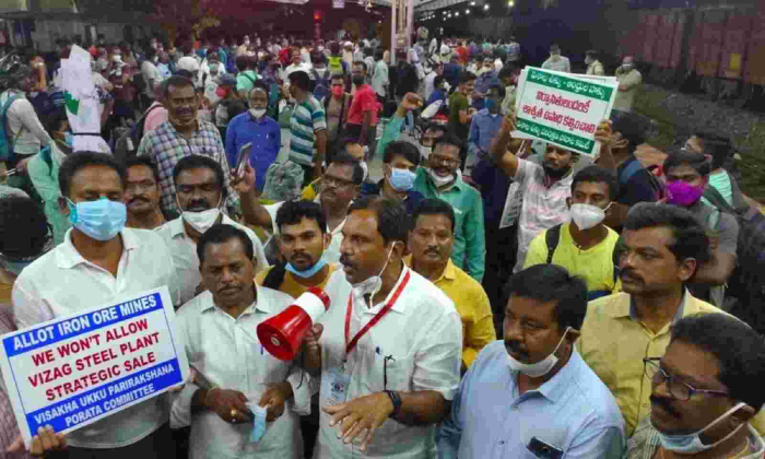  Ycp Mps Participates In Vizag Steel Plant Privatization Protest At Delhi-TeluguStop.com