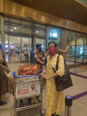  Andhra Police Help Destitute Ethiopian Woman Return Home-TeluguStop.com