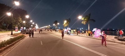  Hyderabadis Enjoy Sunday Evening On Traffic-free Tank Bund-TeluguStop.com