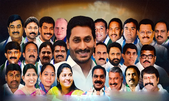  Jagan In Decision Of Removing All Cabinet Ministers With New Ones,  Jagan, Ysrcp-TeluguStop.com