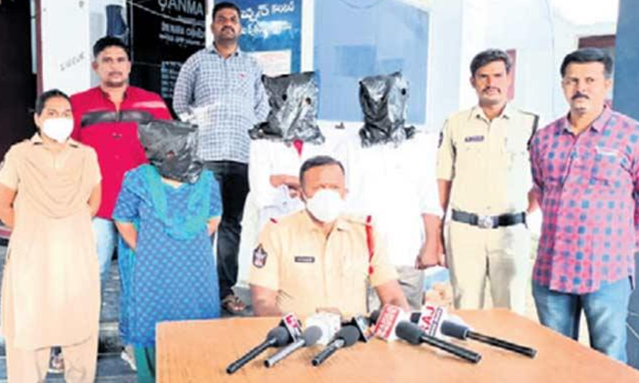  Married Women Arrested In Her Father In Law Murder Case, Murder Case, Crime News-TeluguStop.com