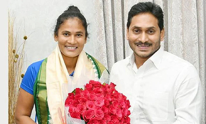  Ys Jagan Announces Incentives Hockey Player Rajani , Andra Pradesh, Ap Cm, Hoc-TeluguStop.com