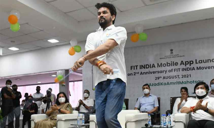  Viral Union Minister Launched Fit India Mobile App While Skipping, Fit India Mov-TeluguStop.com