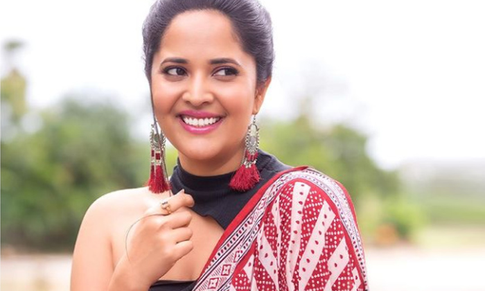  In The Bathroom In The Bed Room Women Cry Anasuya Bold Comments Viral, Women Cry-TeluguStop.com