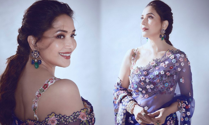 Bollywood Actress Madhuri Dixit Looks Cool In This Latest Pictures  - Actressmadhuri High Resolution Photo