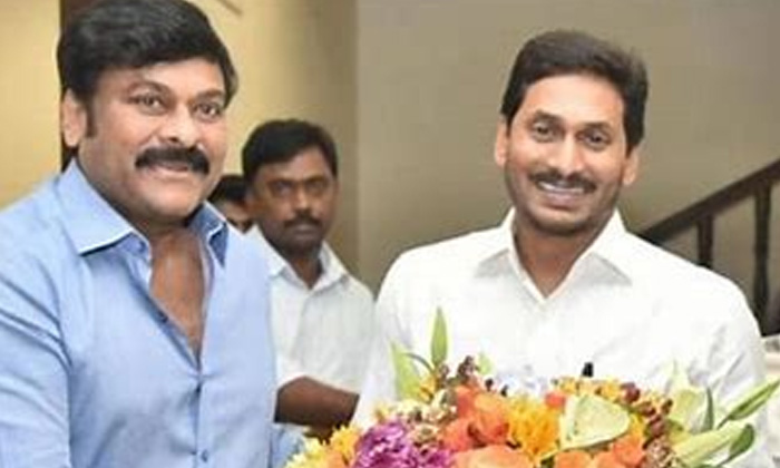 Megastar Chiranjivi, Tollywood, Pavan Kalyan, Cinema, Posani Krishna Murali, Pow Megastar Chiranjivi, Tollywood, Pavan Kalyan, Cinema, Posani Krishna Murali, Pow-TeluguStop.com