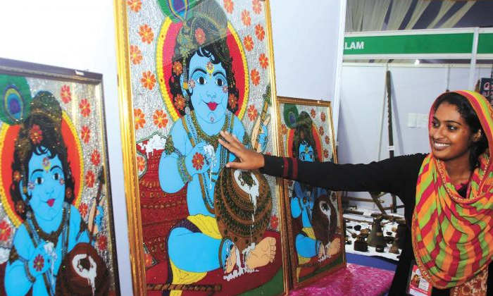  A Muslim Woman Who Painted A Picture Of Lord Krishna In An Outstanding Way Visit-TeluguStop.com