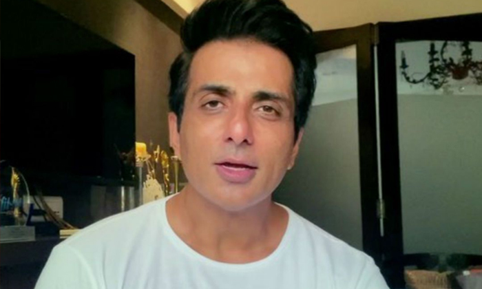  Sonu Sood React To Give Cell Phone To The Student For Studies, Sonu Sood, Telugu-TeluguStop.com