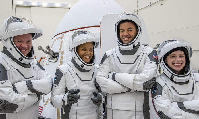  Inspiration 4 Meet Members Of Spacex S Upcoming All-civilian  Mission, Spacexs ,-TeluguStop.com