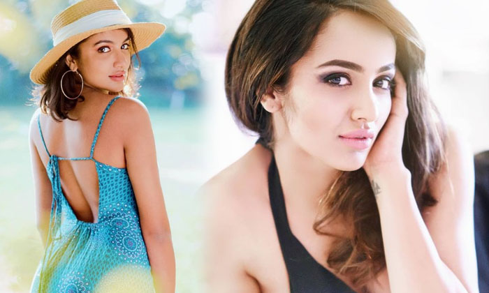 Tejaswi Madivada Glamorous And Stylish In The Picture-telugu Actress Photos Tejaswi Madivada Glamorous And Stylish In Th High Resolution Photo