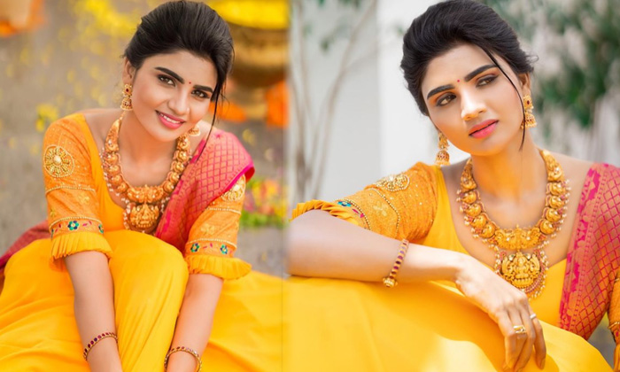 Tollywood Actress Varsha Looks Simply Gorgeous In This Pictures  - Varsha Pics Varshaawesome Awesome Latest Romantic Tre High Resolution Photo