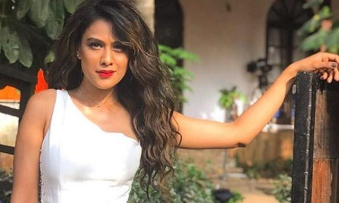  Actress Nia Sharma Negative Comments On Bollywood Star Kids,  Bollywood, Star Ki-TeluguStop.com