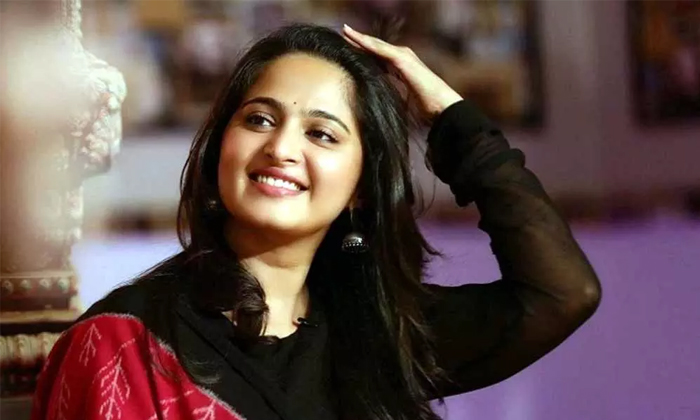  Anushka Shetty Marriage With Tollywood Young Director Official Announcement Soon-TeluguStop.com