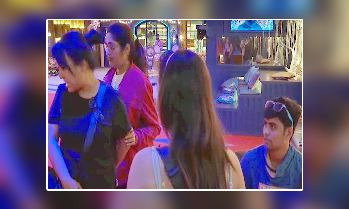  Bigg Boss Season 5 Jaswantha Padala Touced Anee Master Feet And Cried, Bigg Boss-TeluguStop.com