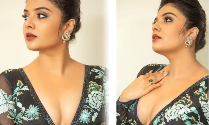 Telugu Cleavage Show, Siima Awards, Sree Mukhi, Telugu Anchor, Teluguanchor, Tol