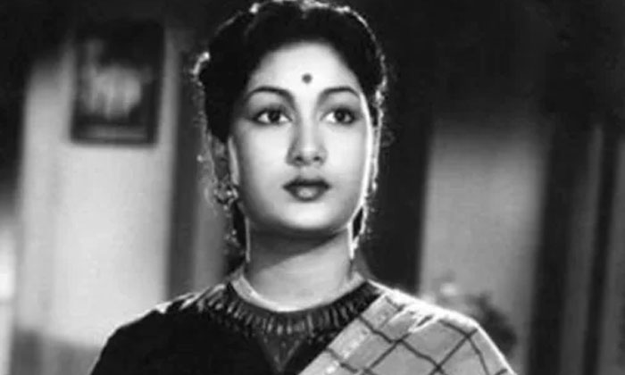 Telugu Savithri, Fall, Mahanati, Savitri, Pool, Tollywood, Top, Vasthu-Movie