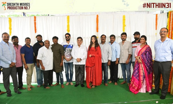  Hero Nithin Latest Movie Macharla Niyojaka Vargam Movie Shooting Starts With Poo-TeluguStop.com