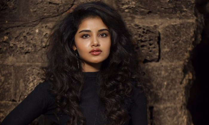  Why U Looking Angry Netizens Trollings Anupama , Anupama Parameswaran, Looking A-TeluguStop.com