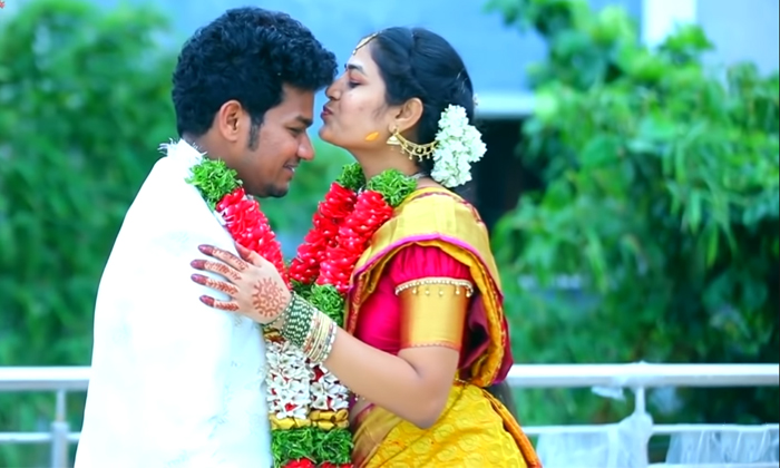  Mukku Avinash Kisses His Fiance Before Marriage,  Mukku Avinash, Marrige, Kissed-TeluguStop.com