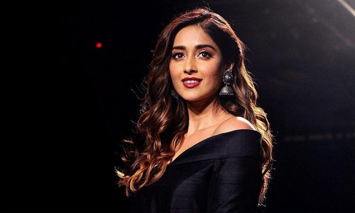  Tollywood Beauty Ileana Shocking Comments On Casting Couch,  Tollywood, Heroine,-TeluguStop.com