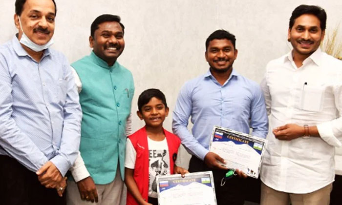  Bhuvan Jai, Who Created A World Record At An Early Age, Is Praised By Cm Jagan,-TeluguStop.com