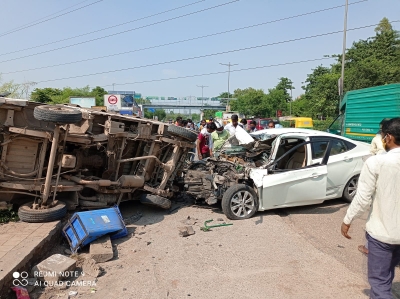  1 Dead, 3 Injured As Speeding Car Rams Several Vehicles In Delhi  –  Delhi-TeluguStop.com