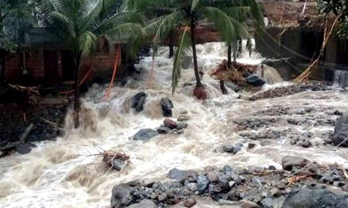  12 Members Got Lost In Kerala Floods, 12 Members, Got Lost , Kerala Floods, Heav-TeluguStop.com