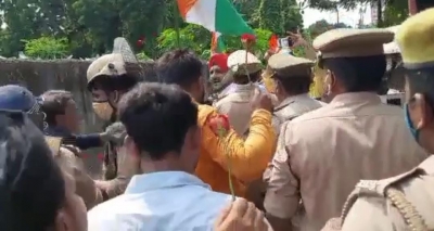  300 Sp Workers Booked For Ruckus At Up Minister’s House  –   Nationa-TeluguStop.com