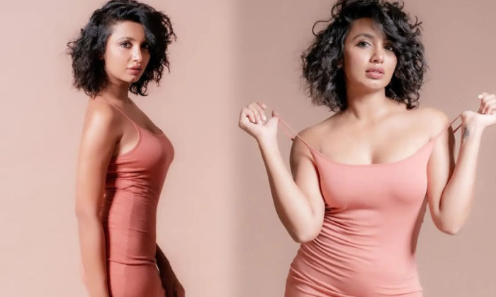 Actress Tejaswi Madivada Melts Our Heart With These Pictures-telugu Actress Photos Actress Tejaswi Madivada Melts Our He High Resolution Photo