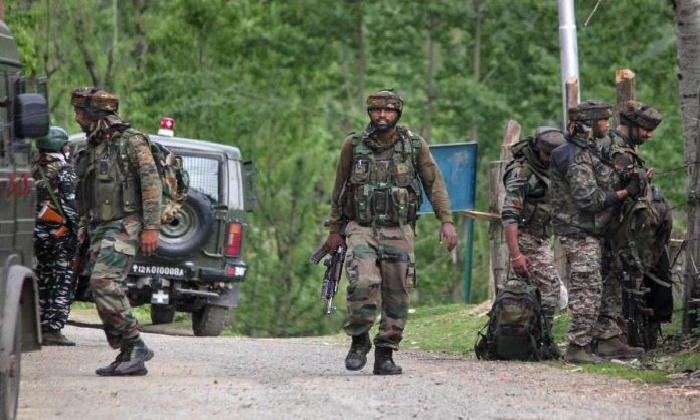  Army Officer, 4 Security Personnel Killed In Encounter With Terrorists In J&-TeluguStop.com