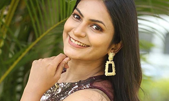  Bigg Boss 5 Contestant Swetha Varma Emotional Comments About Her Mother, Swetha-TeluguStop.com