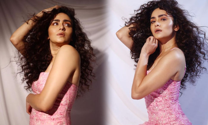 Bollywood Actress Amruta Khanvilkar Beautiful Hd Viral Images-telugu Actress Photos Bollywood Actress Amruta Khanvilkar High Resolution Photo