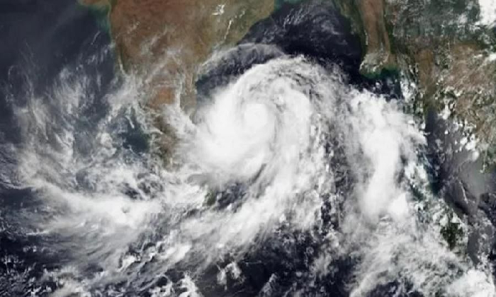 Cyclone fear grips AP, Odisha after IMD forecast deep depression in ...