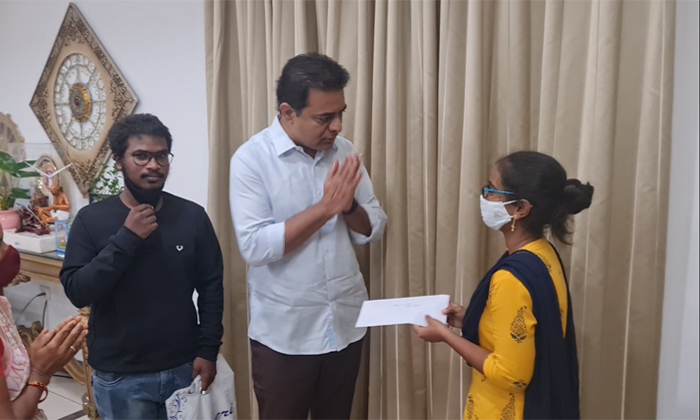  Minister Ktr Contribution To Poor Tribal Medical Student Mbbs Education, Ministe-TeluguStop.com