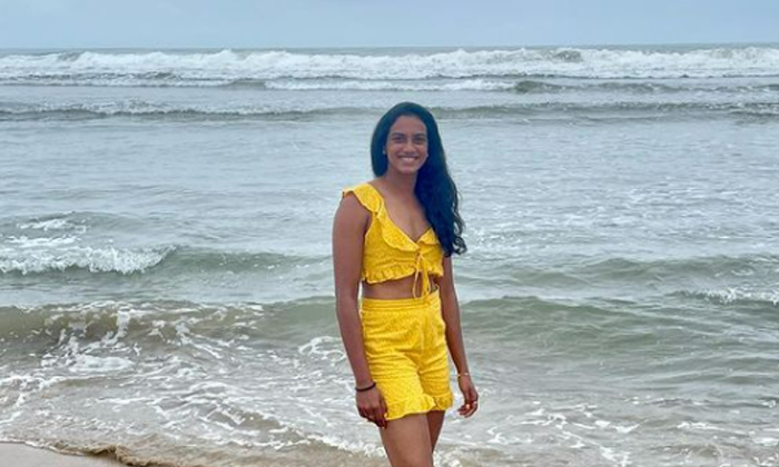  Peevi Sindhu Enjoyed By The Tribe On The Beach  Photos Go Viral, Pv Sindhu, Late-TeluguStop.com