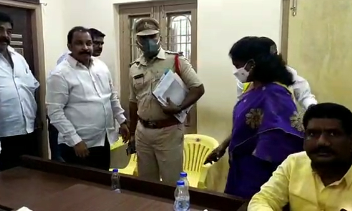  Police Once Again Raided The House Of Former Minister Nakka Anand Babu , Nakka A-TeluguStop.com