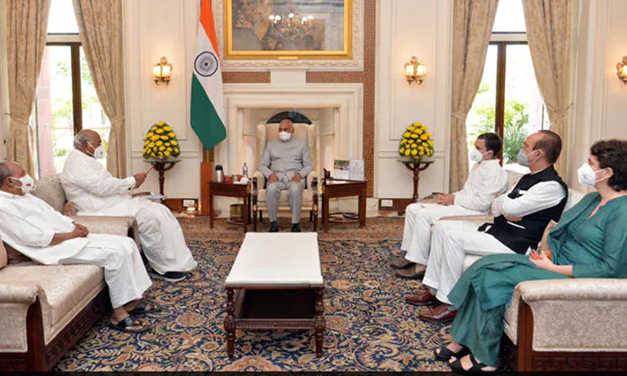  Rahul Gandhi's Team Meets President,  Rahul Gandhi, Likhimpur, Priyanka Gandhi-TeluguStop.com