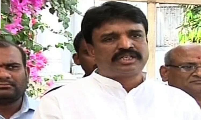 Senior Congress Leader Akula Rajender Quits Party-TeluguStop.com