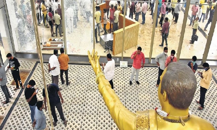  Tdp Chief Chandrababu’s 30-hour Protest Begins At Mangalagiri Tdp Office-TeluguStop.com