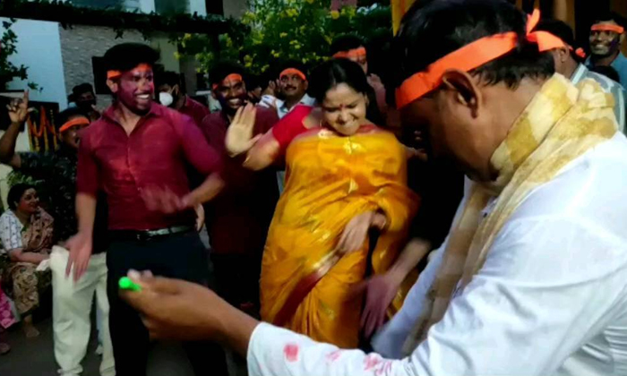  Actress Pragathi Teenmaar Dance Viral Video In Social Media, Pragatho, Viral Vid-TeluguStop.com