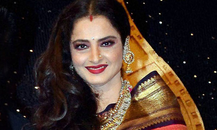  Bollywood Queen Rekha Unknown Facts , Bollywood, Rekha, National Vamp, Mahanati-TeluguStop.com