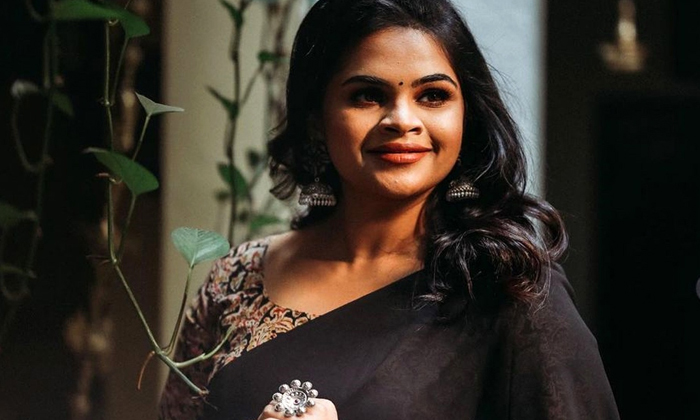  Comedian Vidyulleka After Marrige Hot Photos Goes Viral, Comedian, Vidyulleka, M-TeluguStop.com