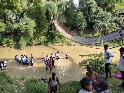  Hanging Bridge Collapses In Assam, 24 School Students Hurt  –   National,c-TeluguStop.com