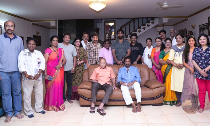  Manchu Vishnu And Mohan Babu Meet Super Star Krishna  , Flim News, Krishna, Manc-TeluguStop.com