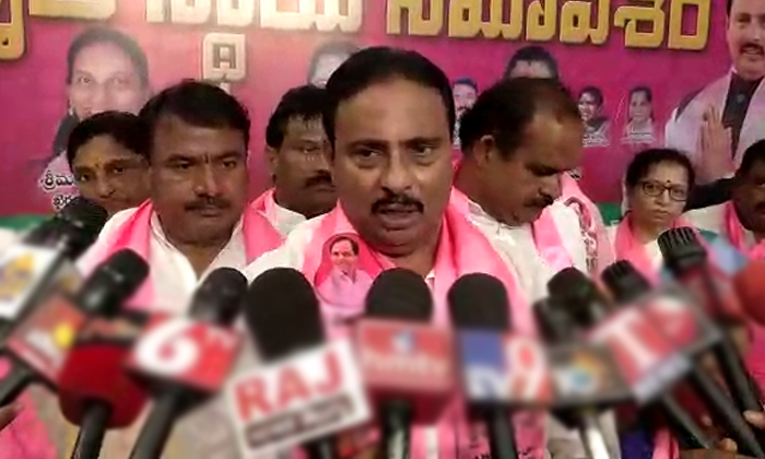  Mayor Gadwal Vijayalakshmi Inaugurated Trs Party Flag In Somajiguda, Mayor Gadwa-TeluguStop.com
