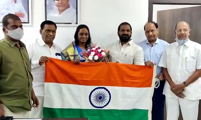  Minister Srinivas Goud Appreciated International Swimmer Goli Shyamala Details,-TeluguStop.com