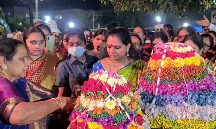  Mlc Kavitha Who Participated In Bathukamma Celebrations In Nizamabad, Mlc Kavith-TeluguStop.com